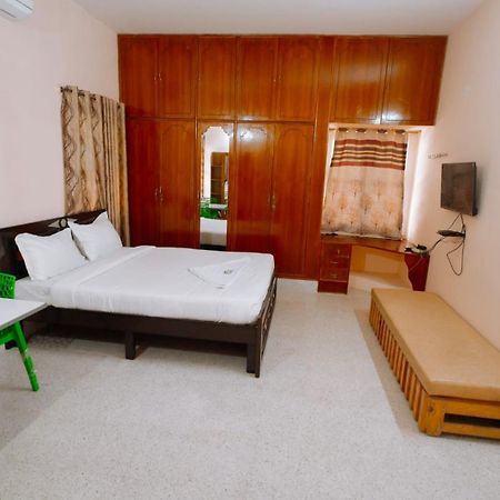 Akshatha Home Stay Бангалор Екстериор снимка